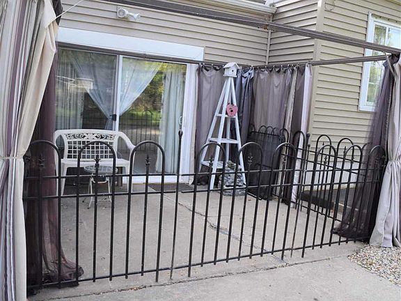 2nd image of 3333 N Leroy Ave