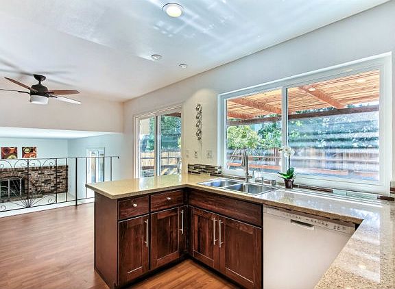 5th image of 710 Dartmouth Pl