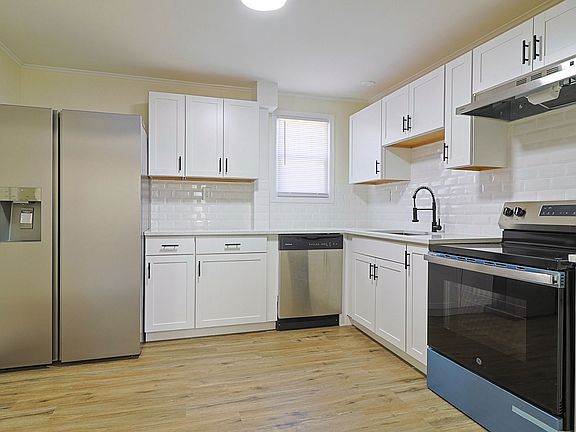 4th image of 3226 Albany St #1