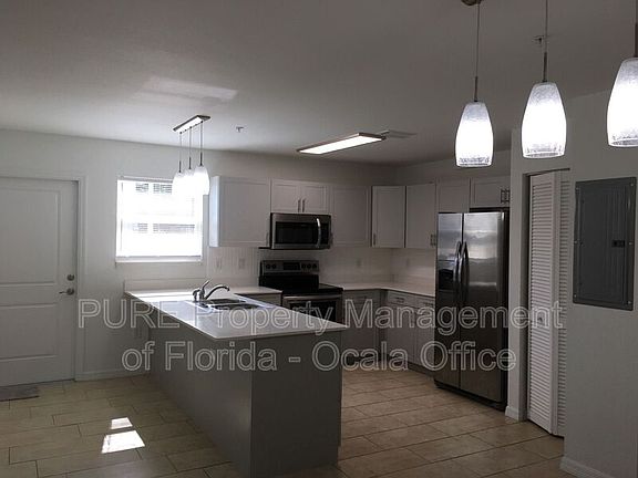 5th image of 710 NE 4th St Unit 104