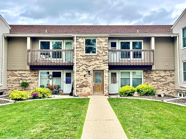 N114W16700 Crown Dr #6 — Photo 16