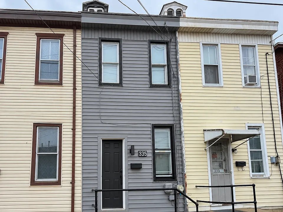 335 S 9th St