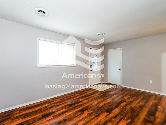 1511654_005_living_room_5.jpg