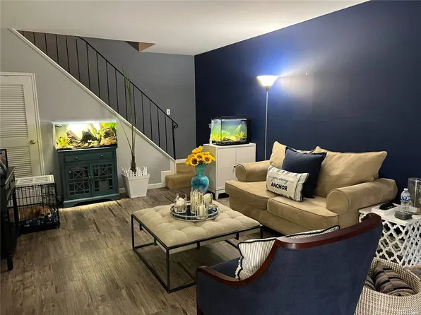 123 Storm Drive #123, Holtsville, NY 11742