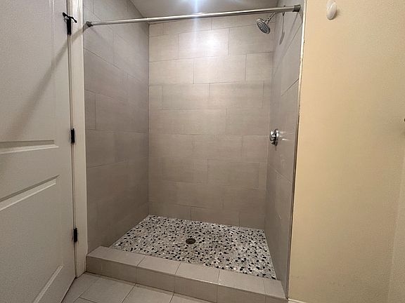 5th image of 2761 Washington St #2