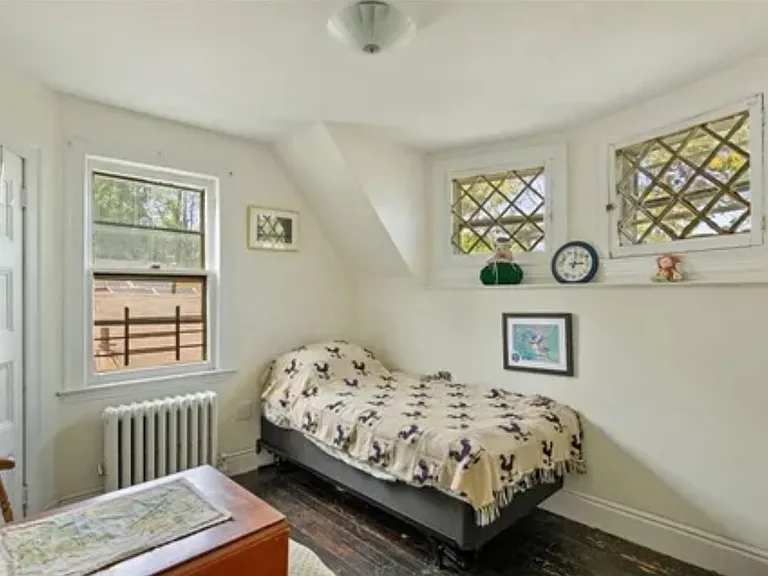 226 Castleton Ave — Photo 9