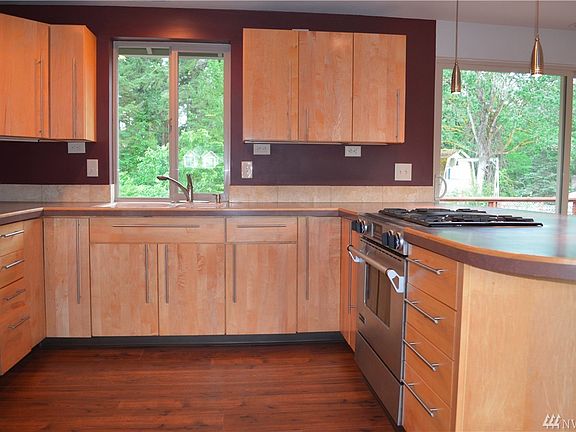 5th image of 18712 6th Avenue Ct E