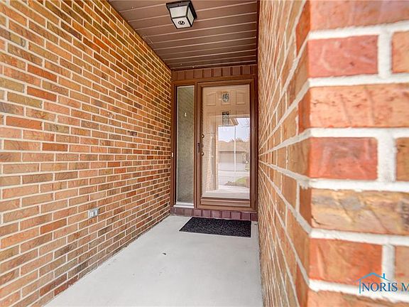 4th image of 1711 Stonehill Dr