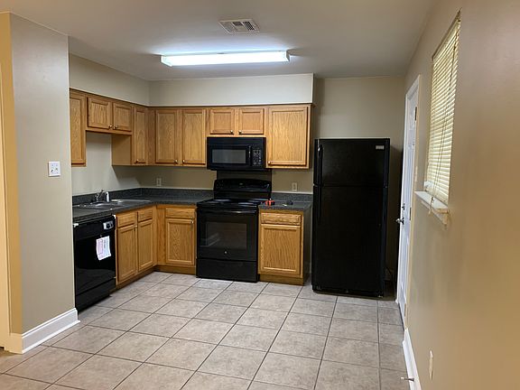 5th image of 319 E Liberaux St