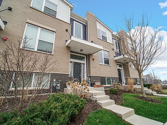 3rd image of 3S528 Cambridge Ct