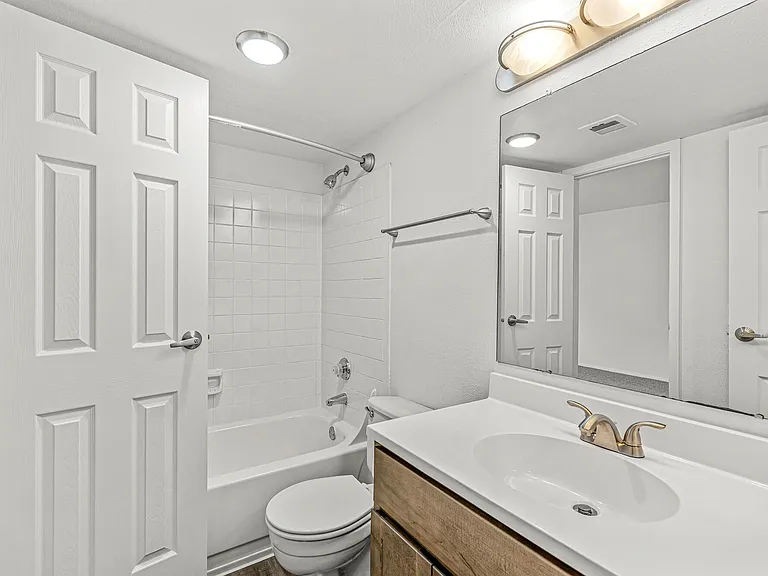 Enclave at Eagle Creek Apartments — Photo 55