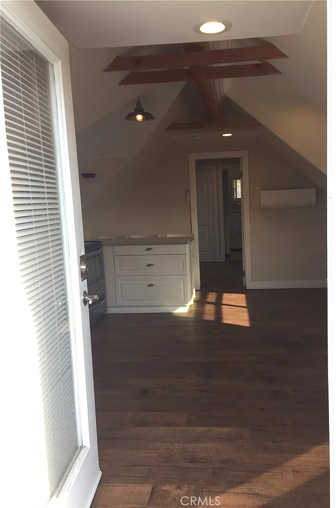 1 bed, 500 sqft, $2,100 — Photo 3