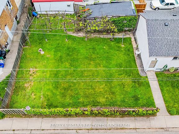 3rd image of 5719 Temperance Ave E