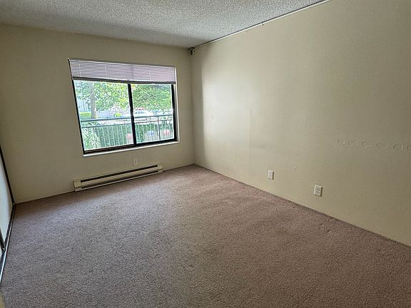 5th image of 4131 11th Ave NE APT 107