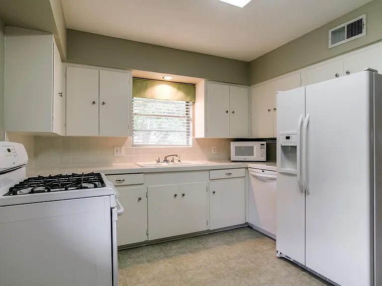 8704 Lockhaven Dr — Photo 8