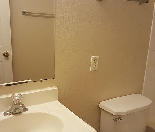 4th image of 976 Robert St S APT 201