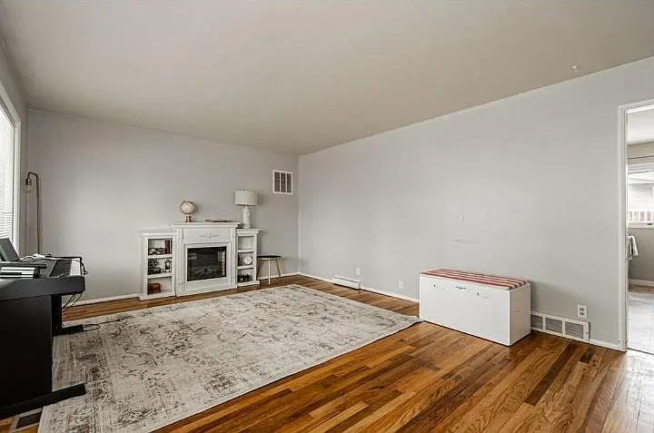 1501 Austin Ave — Photo 9