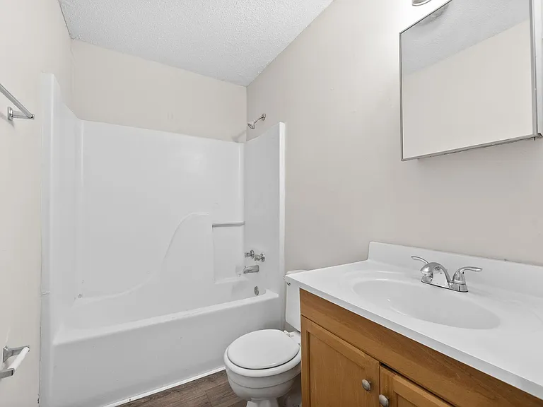 2 Bedroom Pet Friendly Apartment For Rent Near APSU! — Photo 13