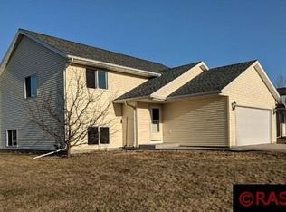 520 Allyn Cir, Janesville, MN 56048