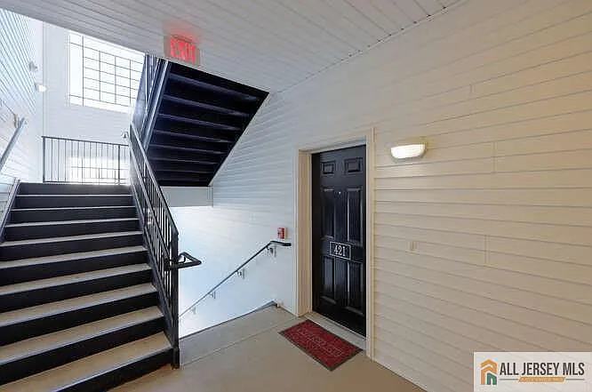 421 Tavern Rd — Photo 3