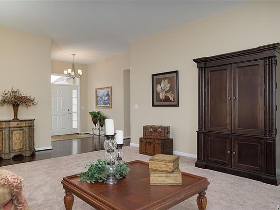 2nd image of 58 Worthington Ln