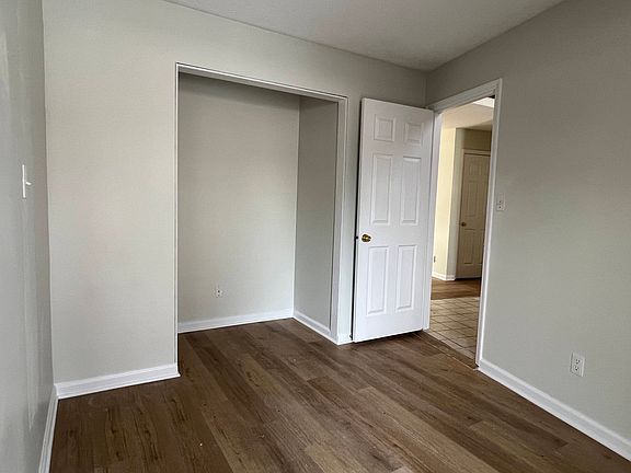 5th image of 121 E Navajo St