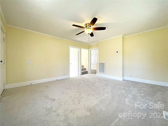 3rd image of 215 Hickory St