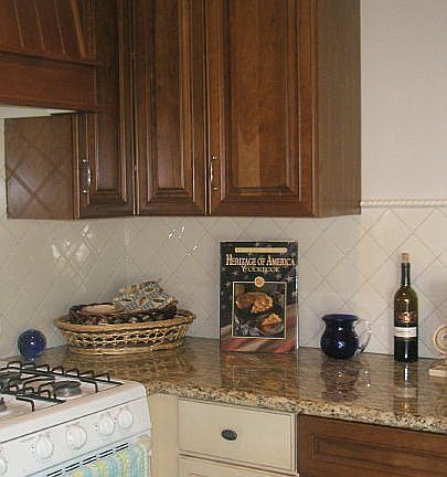 custom bicolor Kraftmaid cabinets