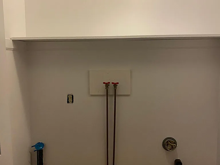 1st fl Laundry area