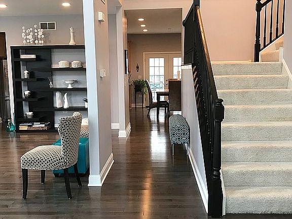 5th image of 836 Barclay Dr