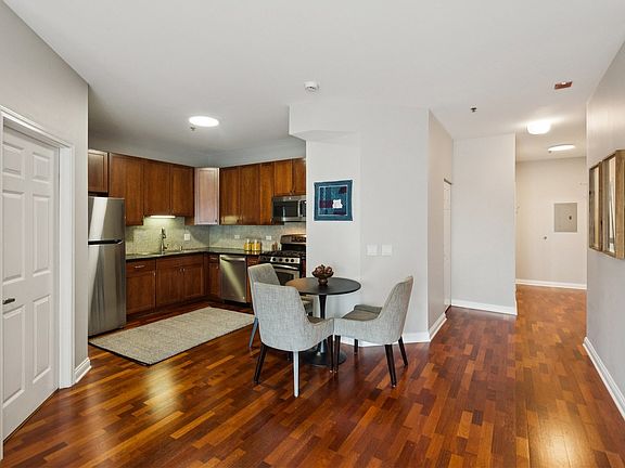 5th image of 8 W Monroe St APT 1509