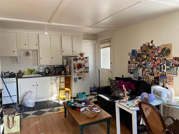 3rd image of 139 Caroline St APT 8