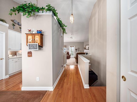 3rd image of 373 Wyndham Park S