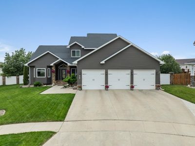 2705 Heritage Ct, Minot, ND, 58703