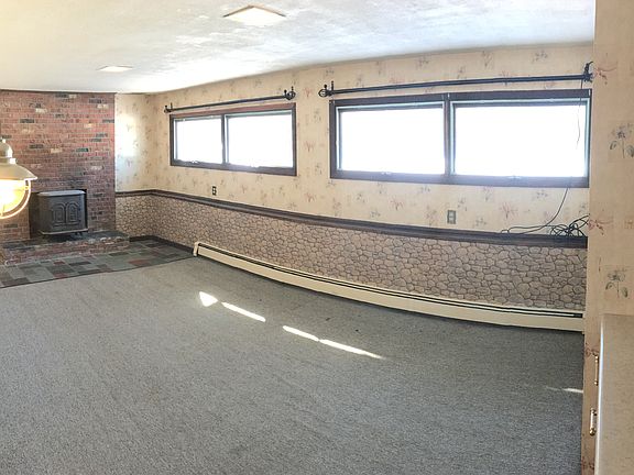 Lower living/rec room