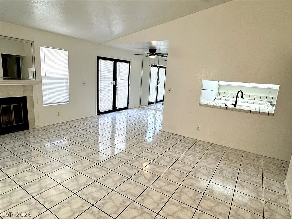 2 bed, 2.0 bath, 1000 sqft, $1,250 — Photo 2