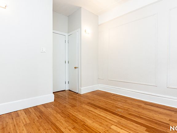 3rd image of 380 Saint Johns Pl APT 1R