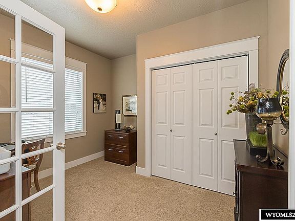 3rd image of 921 Rosewood Dr