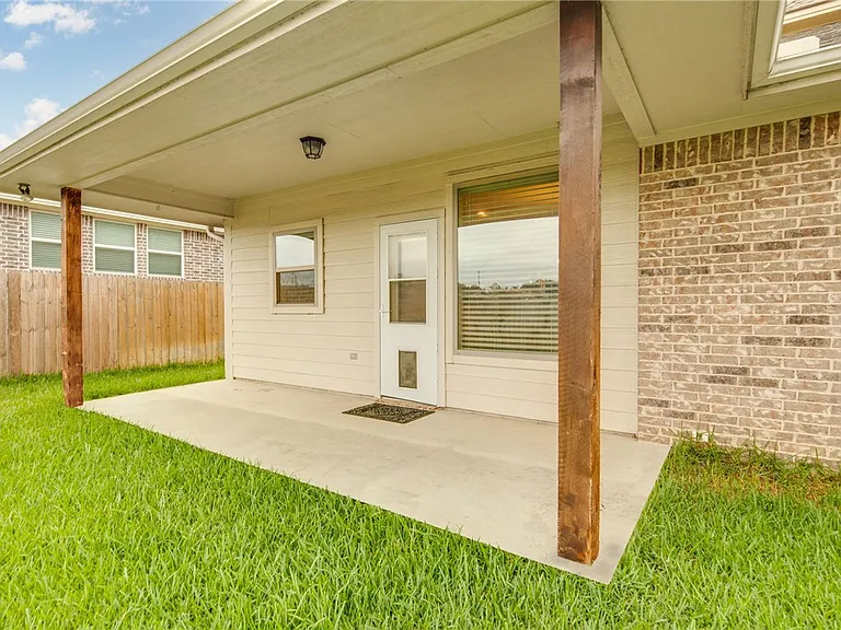 4025 Crestmont Dr — Photo 32