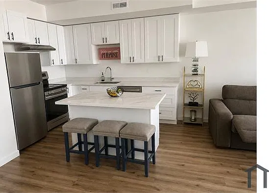 3 bed, 1600 sqft, $3,090 — Photo 2
