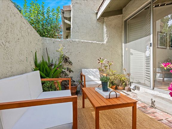 2nd image of 11862 Moorpark St APT F