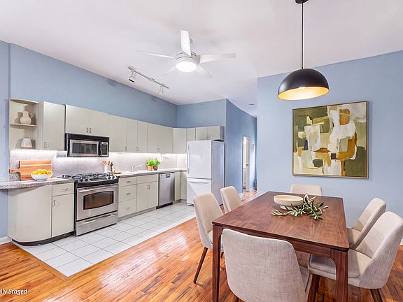 3rd image of 146 Reade St APT 2