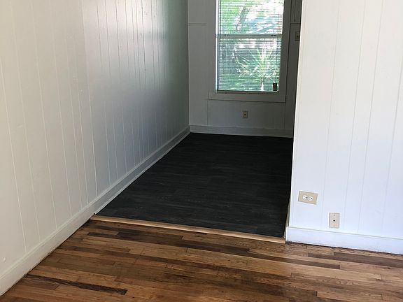 3rd image of 606 W Mulberry Ave APT 2