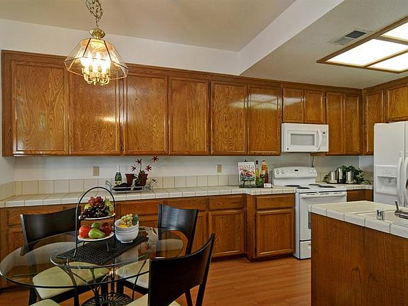 5th image of 970 La Mesa Ter Unit C