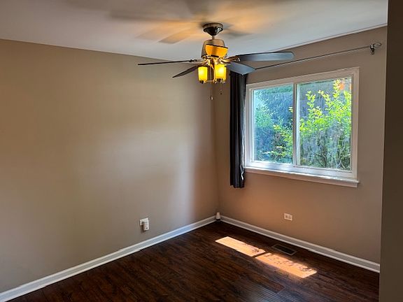 3rd image of 303 Newport Ln APT D1