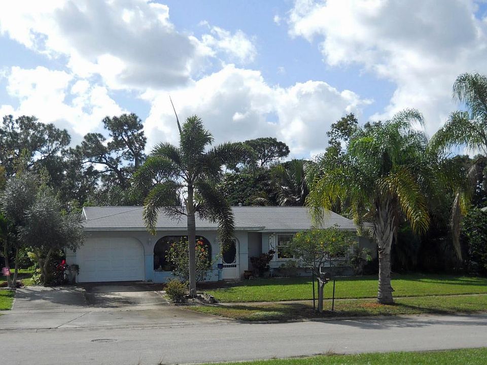 1st image of 398 NE Solida Cir