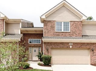 1426 E Katie Ln, Elk Grove Village, IL 60074
