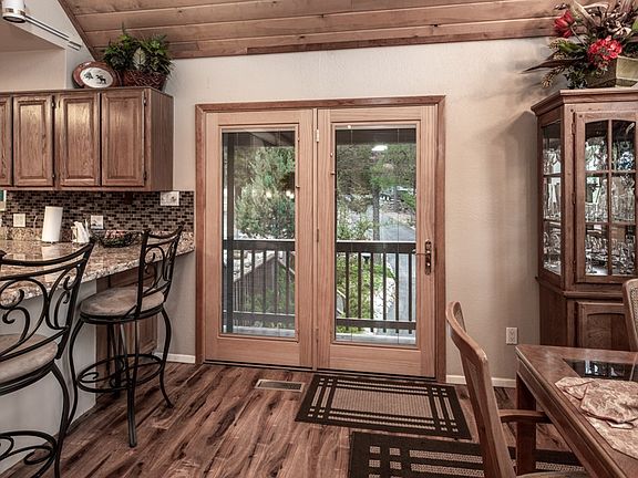 3rd image of 102 Fox Hollow Ct