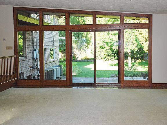 5th image of 1045 Syringa Dr