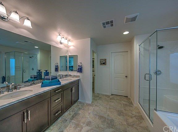 Master bath - phtois of model and does not depict actual production home.